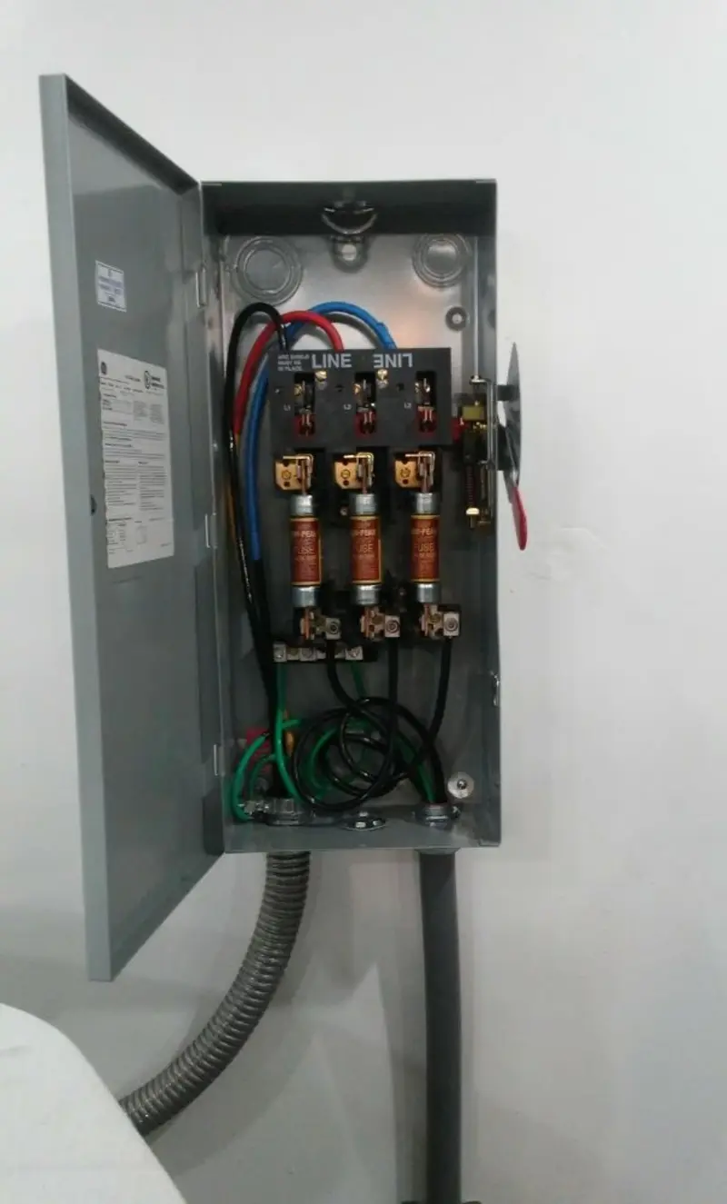 Three-phase disconnect switch installed for Smoke Detector Installation in Delmar